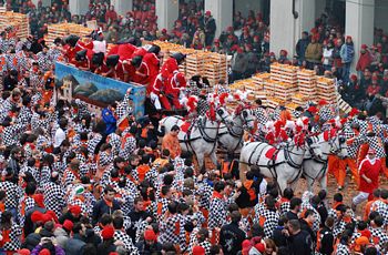 carnevale-ivrea Carnevale di Ivrea, Battaglia delle arance